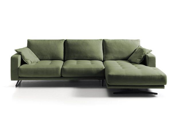 <span class="capital">A</span>uris